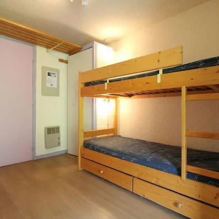 Apartment Pour 4 Personnes Avec Balcon Expose Sud Au Pied Des Pistes A Val Cenis - Fr-1-508-172 *