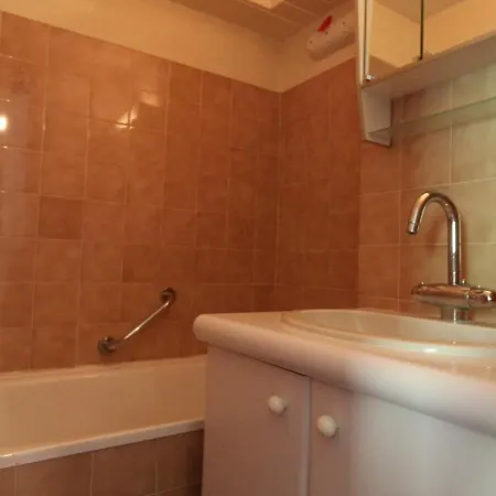 Apartment Pour 4 Personnes Avec Balcon Expose Sud Au Pied Des Pistes A Val Cenis - Fr-1-508-172 *