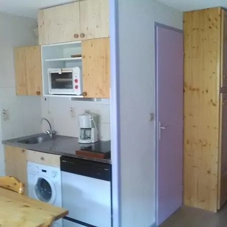 Apartment Pour 4 Personnes Avec Balcon Expose Sud Au Pied Des Pistes A Val Cenis - Fr-1-508-172 *