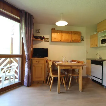Pour 4 Personnes Avec Balcon Expose Sud Au Pied Des Pistes A Val Cenis - Fr-1-508-172 Apartment